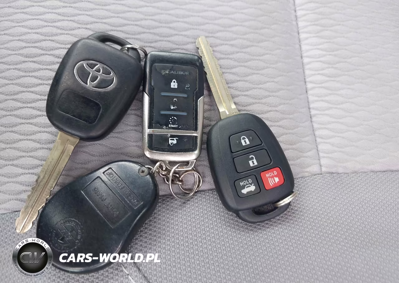 2015 Toyota Corolla Le VIN:2T1BURHE7FC230117 - 11
