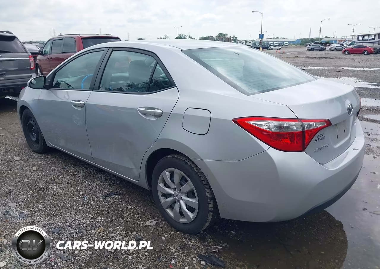 2015 Toyota Corolla Le VIN:2T1BURHE7FC230117 - 3