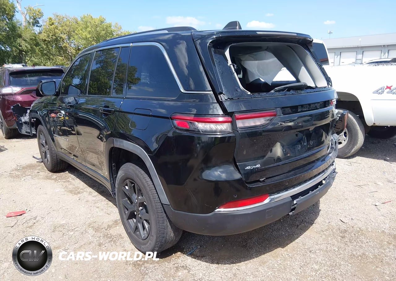 2023 Jeep Grand Cherokee Limited 4X4 VIN:1C4RJHBG8PC532618 - 3