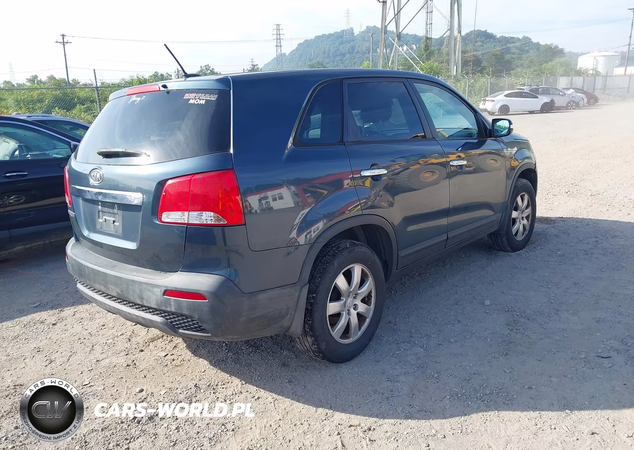 2011 Kia Sorento Lx VIN:5XYKT3A1XBG164409 - 4