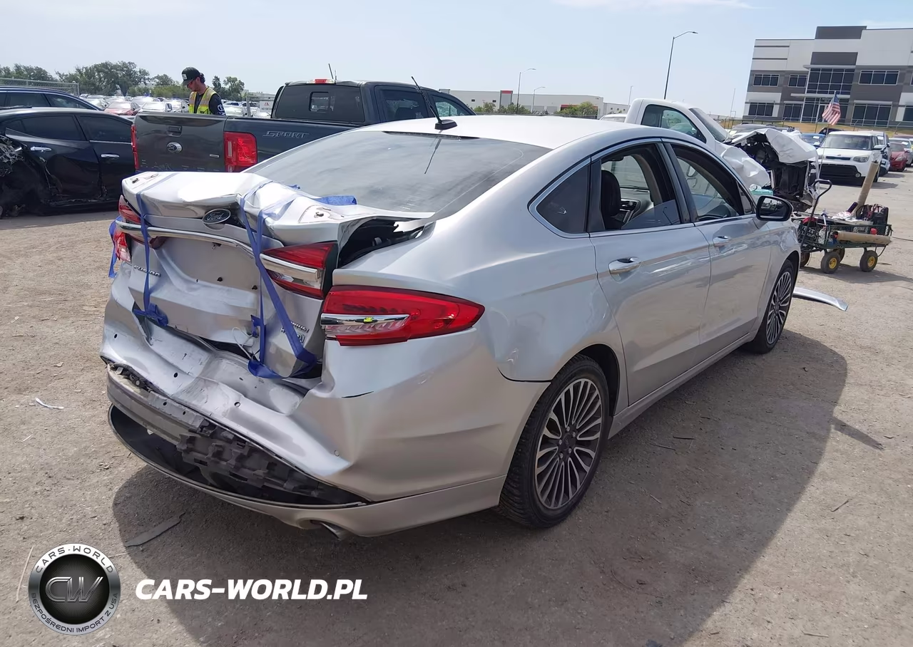 2018 Ford Fusion Hybrid Titanium VIN:3FA6P0RU4JR226920 - 4