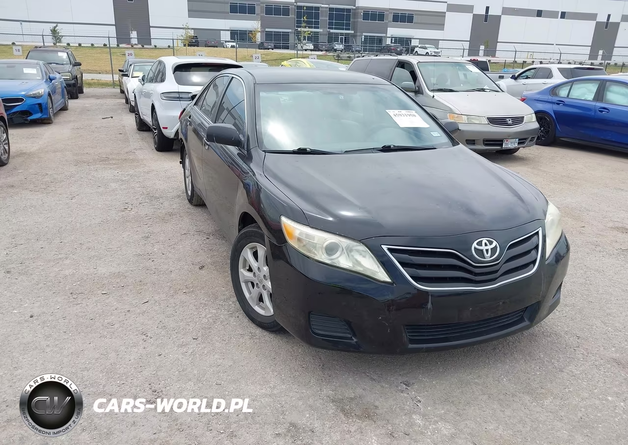 2011 Toyota Camry Le – zdjęcie 1 z 16