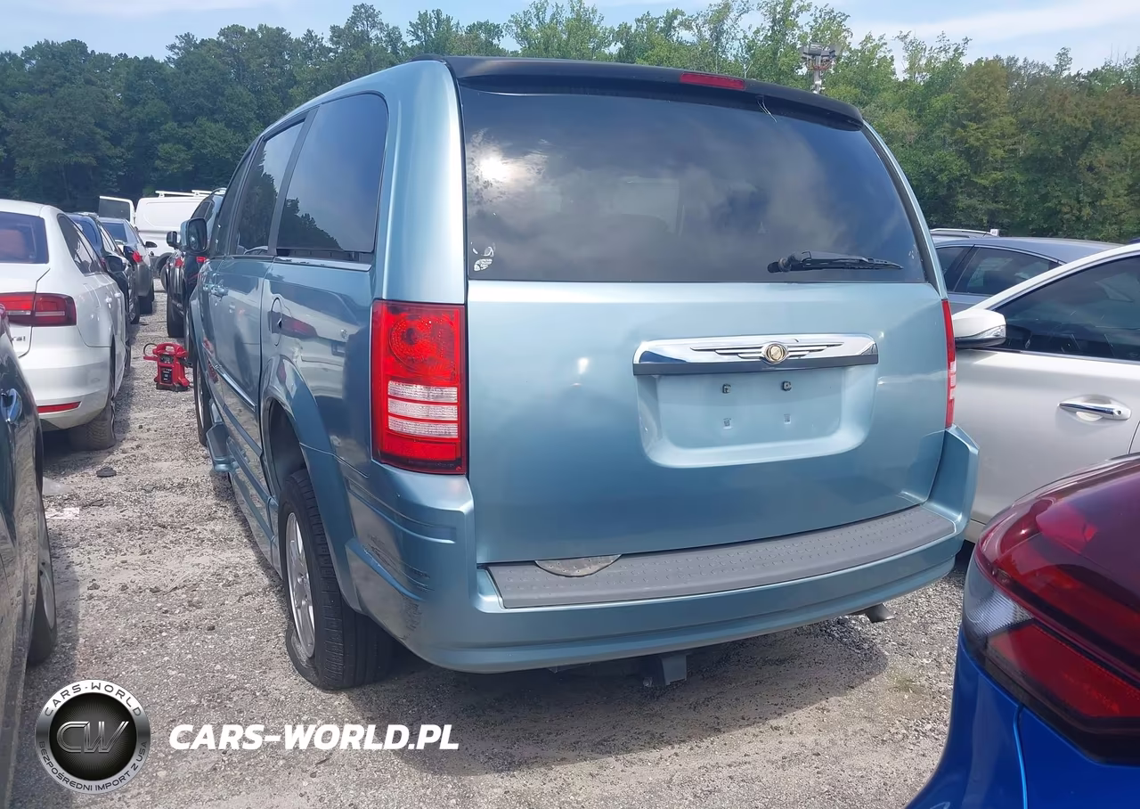 2010 Chrysler Town & Country Touring VIN:2A4RR5D17AR243996 - 3