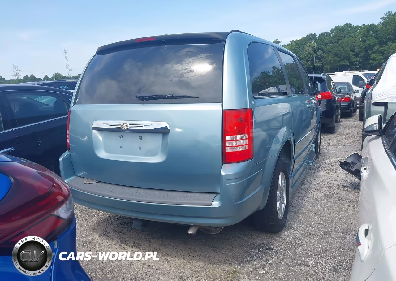 2010 Chrysler Town & Country Touring VIN:2A4RR5D17AR243996 - 4