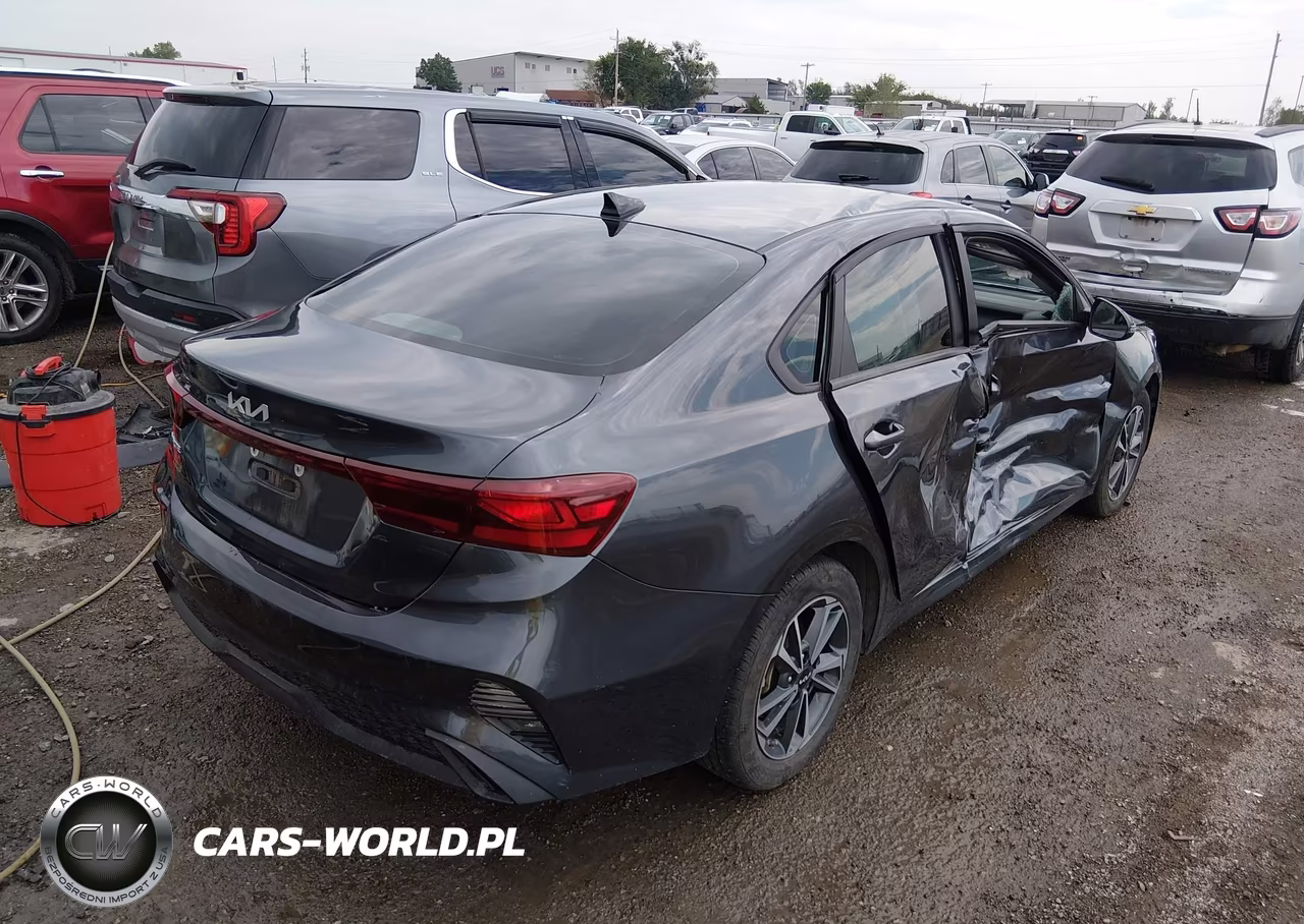 2024 Kia Forte Lxs VIN:3KPF24AD0RE748913 - 4