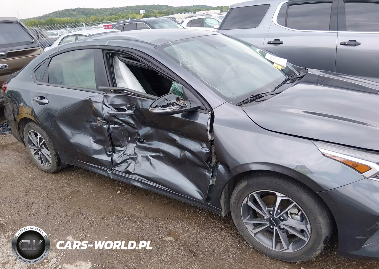 2024 Kia Forte Lxs VIN:3KPF24AD0RE748913 - 6