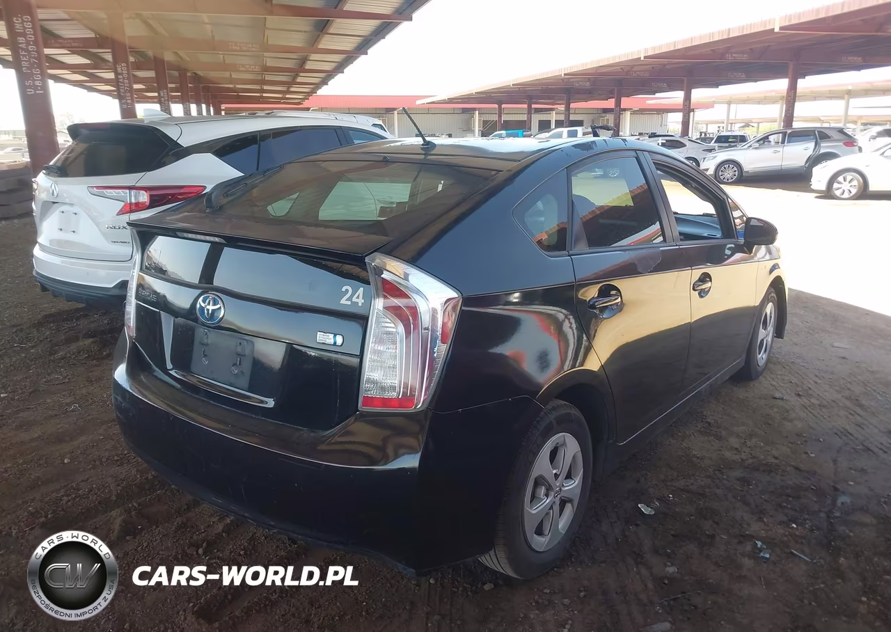 2015 Toyota Prius Two VIN:JTDKN3DU0F1965517 - 4