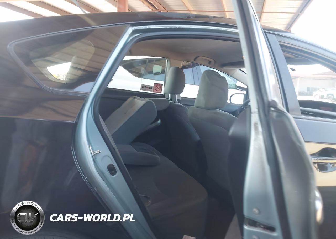 2015 Toyota Prius Two VIN:JTDKN3DU0F1965517 - 8