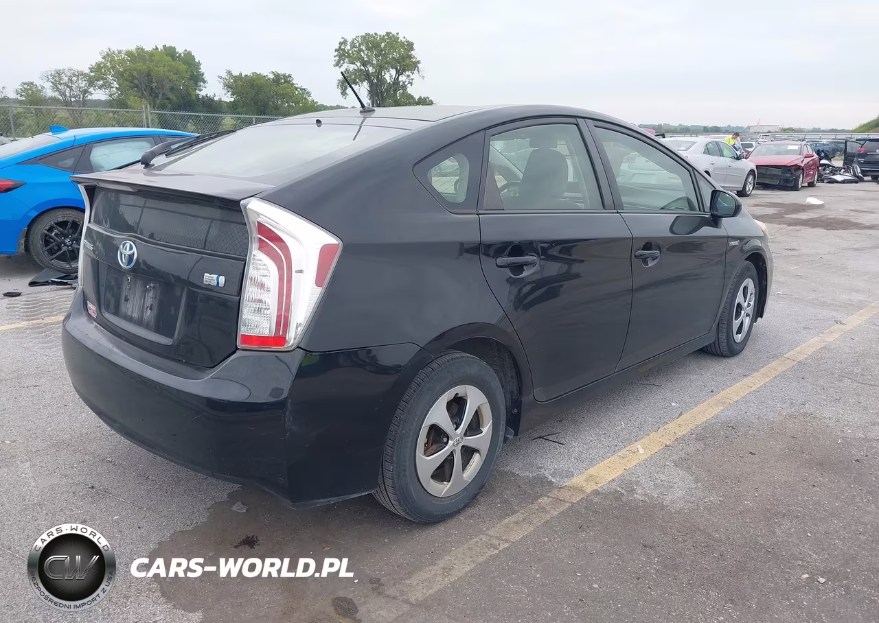 2013 Toyota Prius VIN:JTDKN3DU1D1732744 - 4