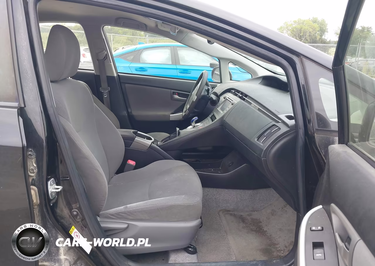2013 Toyota Prius VIN:JTDKN3DU1D1732744 - 5