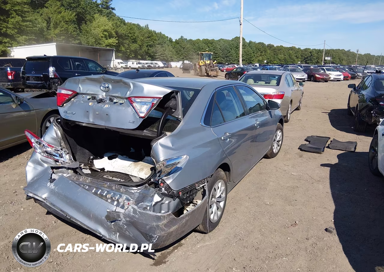 2017 Toyota Camry Le VIN:4T1BF1FK3HU312318 - 4