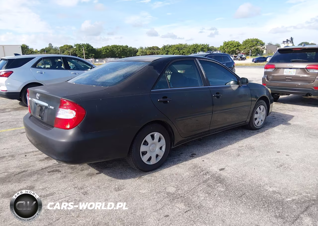 2002 Toyota Camry Le VIN:4T1BE32KX2U614510 - 4