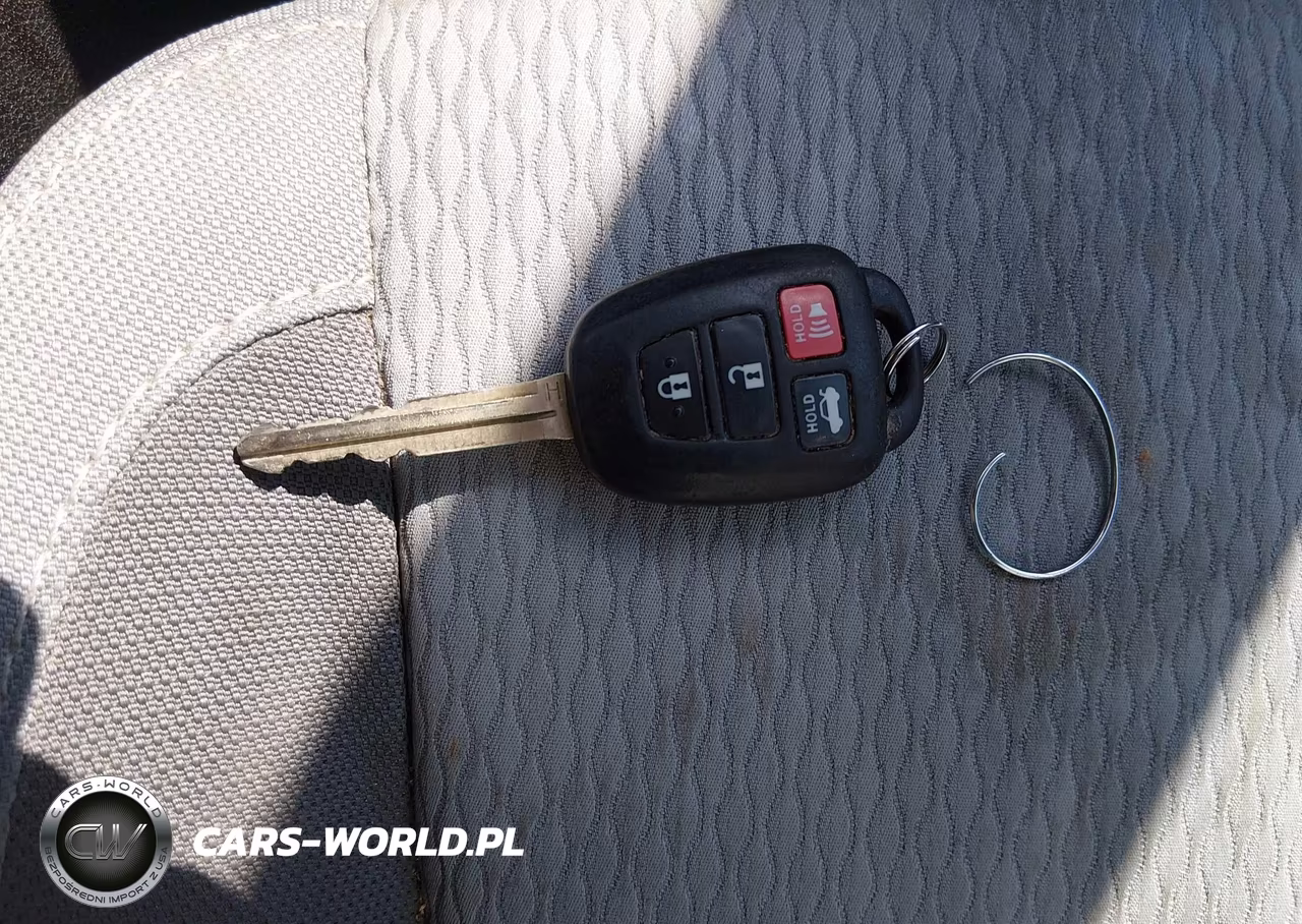 2018 Toyota Corolla Le VIN:5YFBURHE1JP761497 - 11
