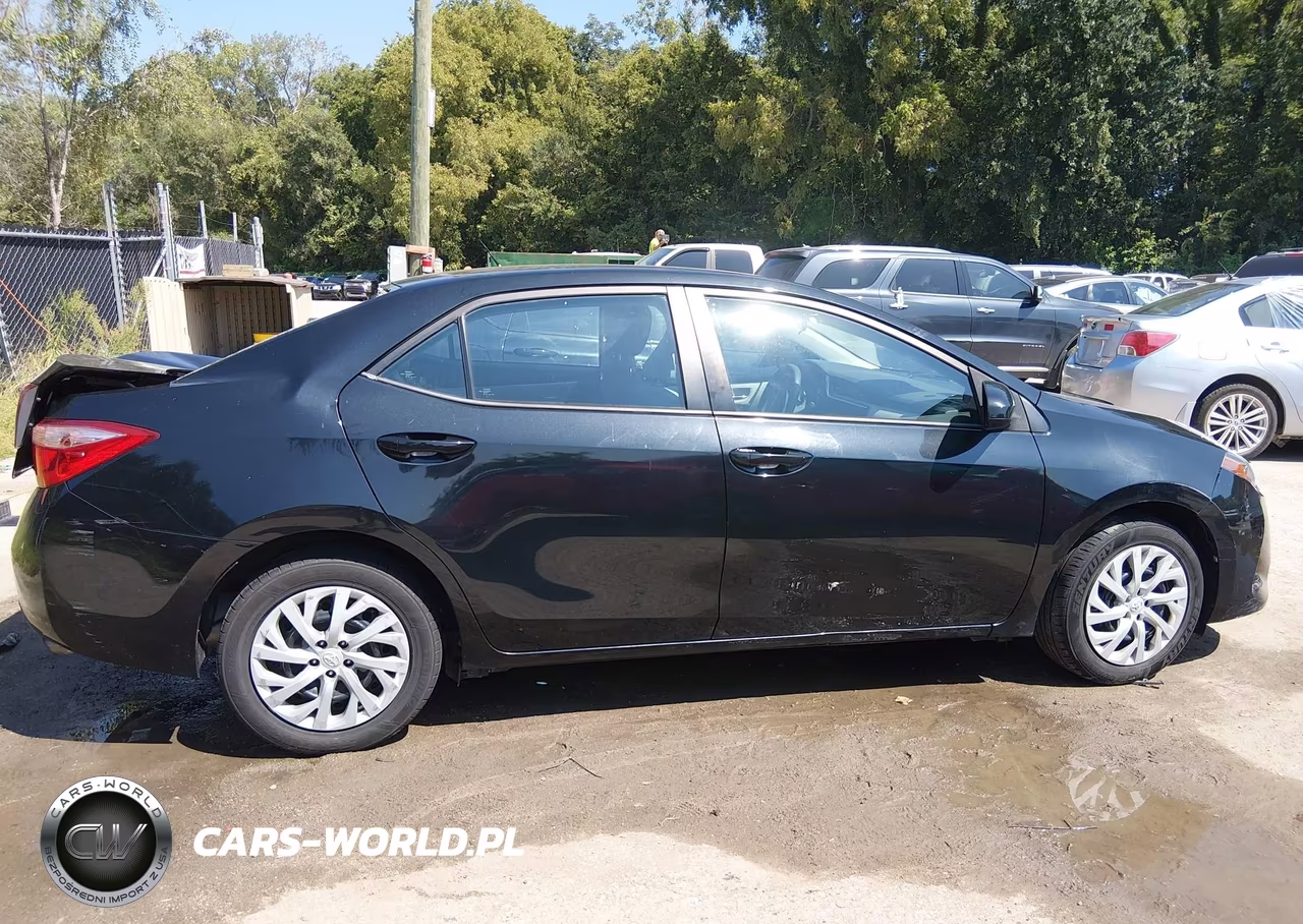 2018 Toyota Corolla Le VIN:5YFBURHE1JP761497 - 13