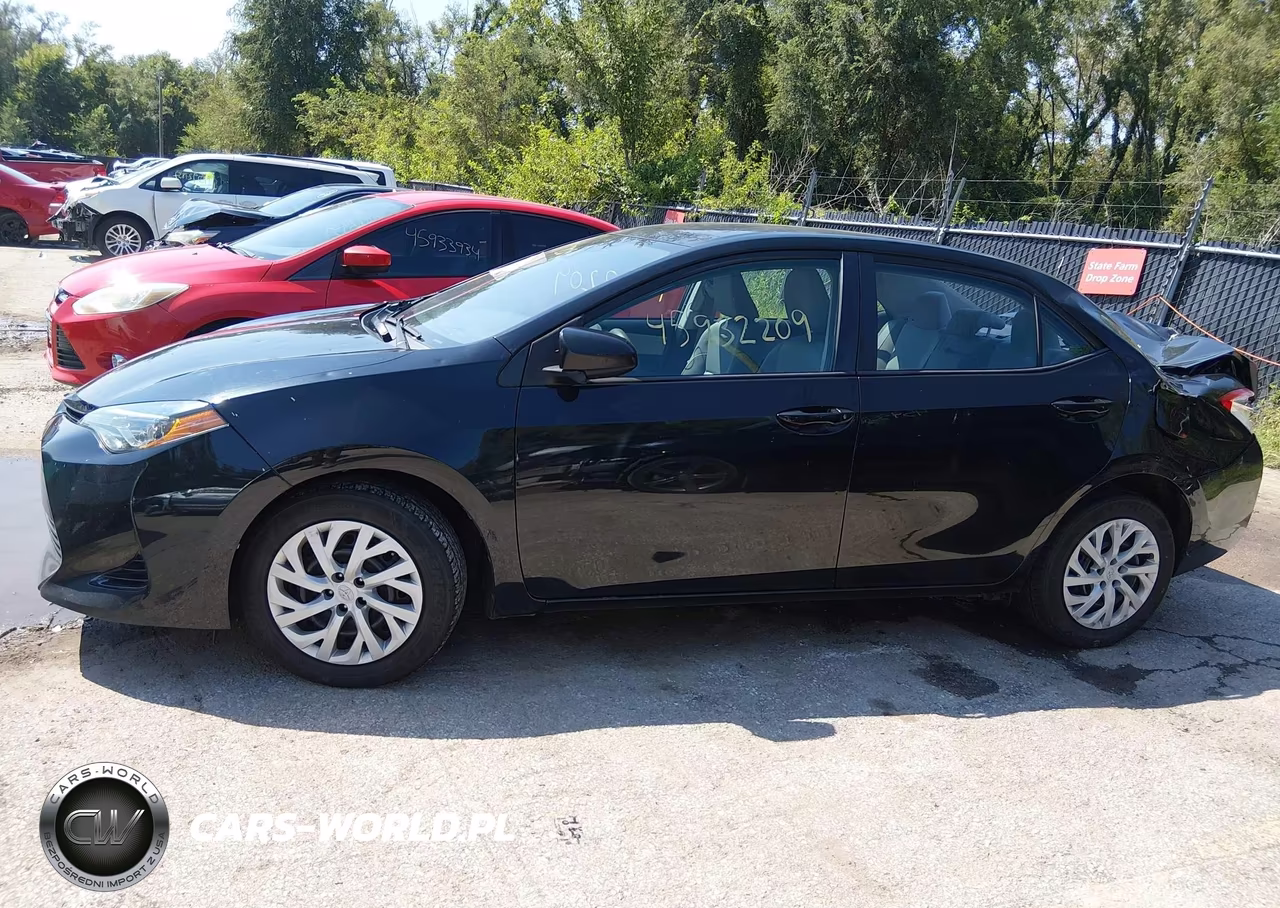 2018 Toyota Corolla Le VIN:5YFBURHE1JP761497 - 14