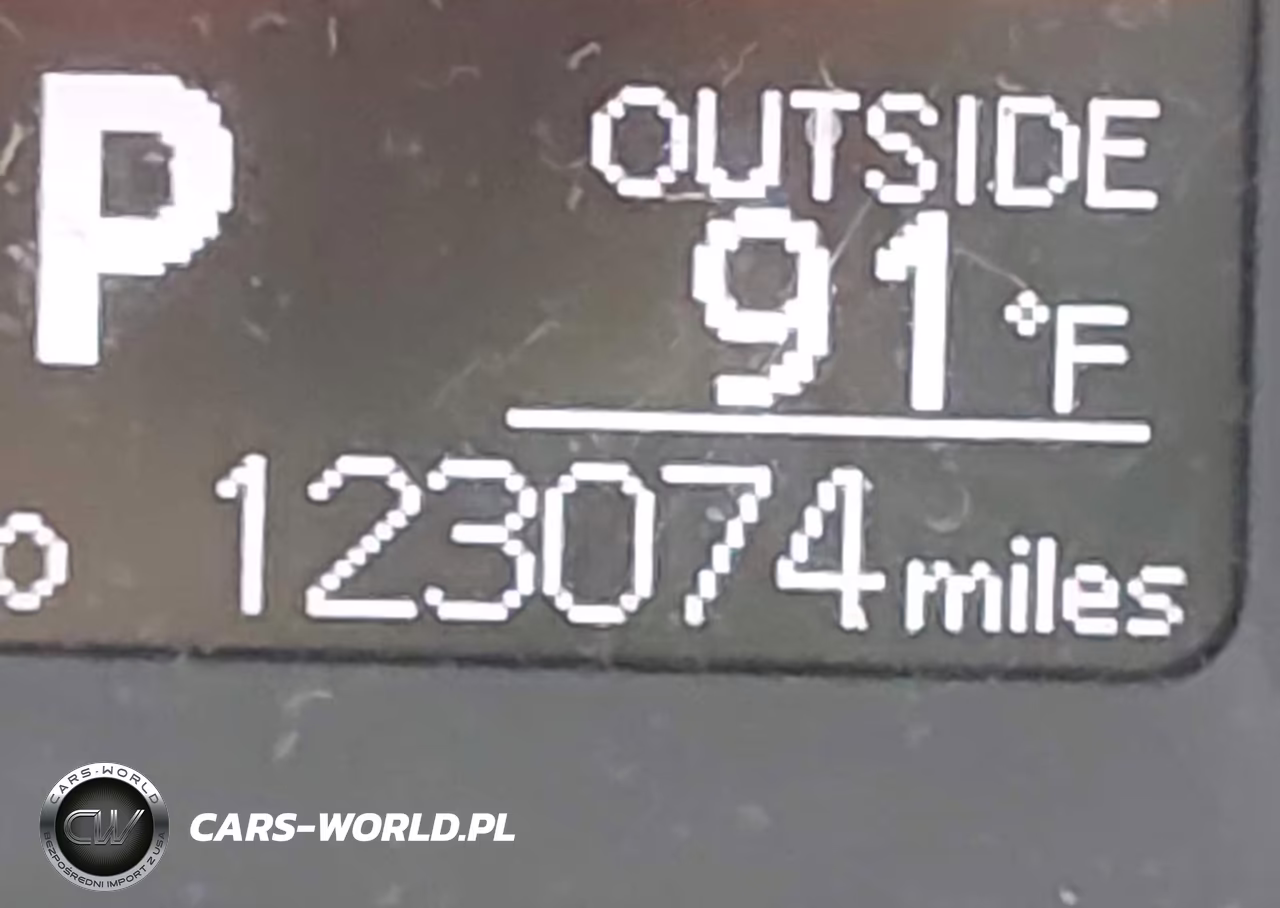 2018 Toyota Corolla Le VIN:5YFBURHE1JP761497 - 15