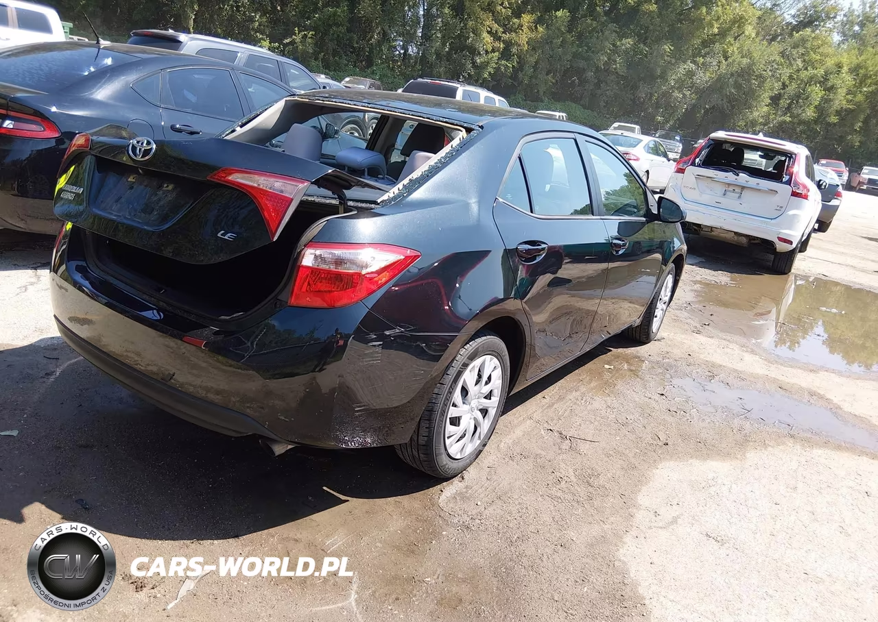 2018 Toyota Corolla Le VIN:5YFBURHE1JP761497 - 4