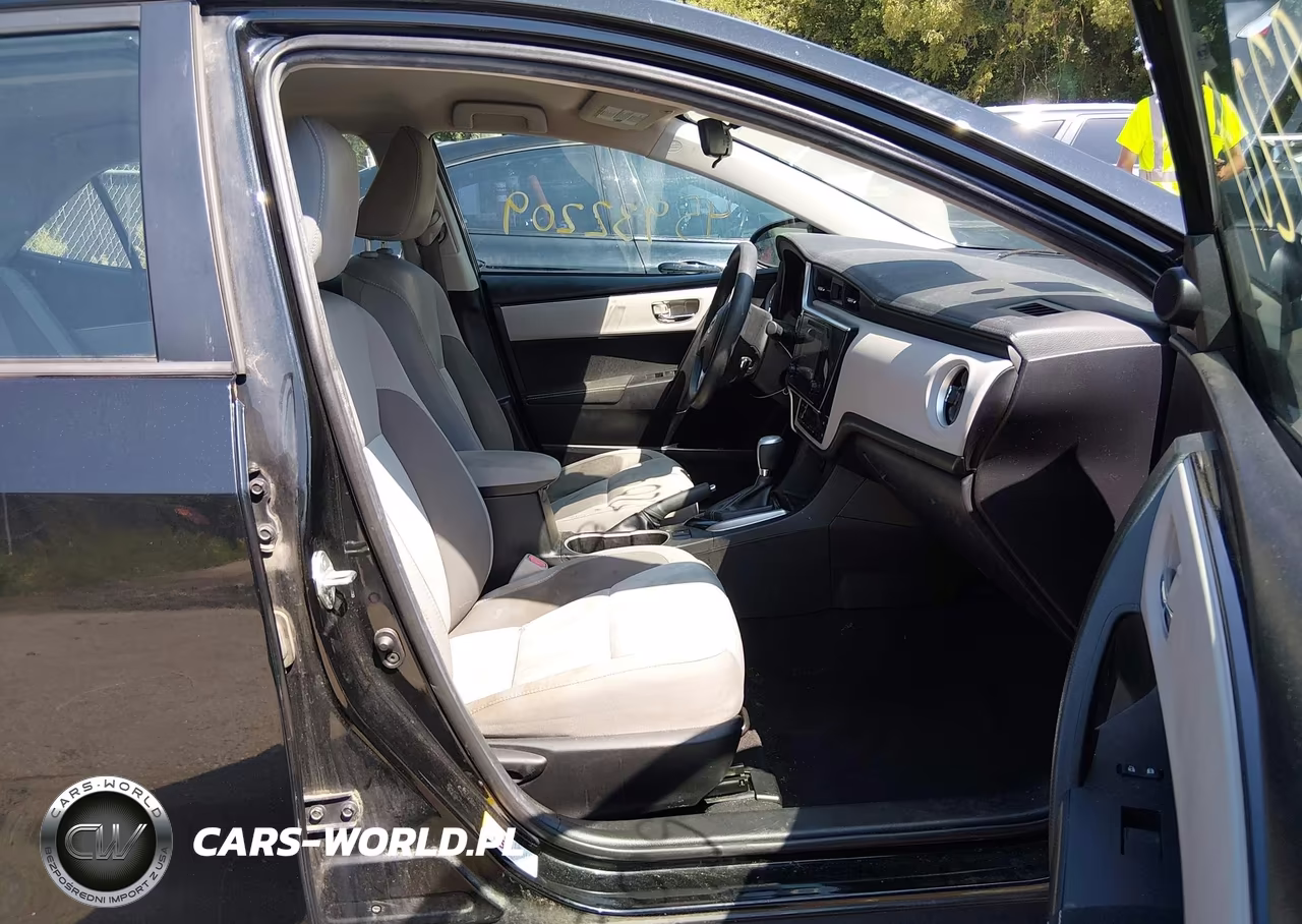 2018 Toyota Corolla Le VIN:5YFBURHE1JP761497 - 5