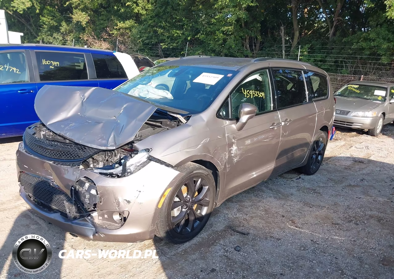 2018 Chrysler Pacifica Touring L Plus VIN:2C4RC1EG0JR332781 - 2
