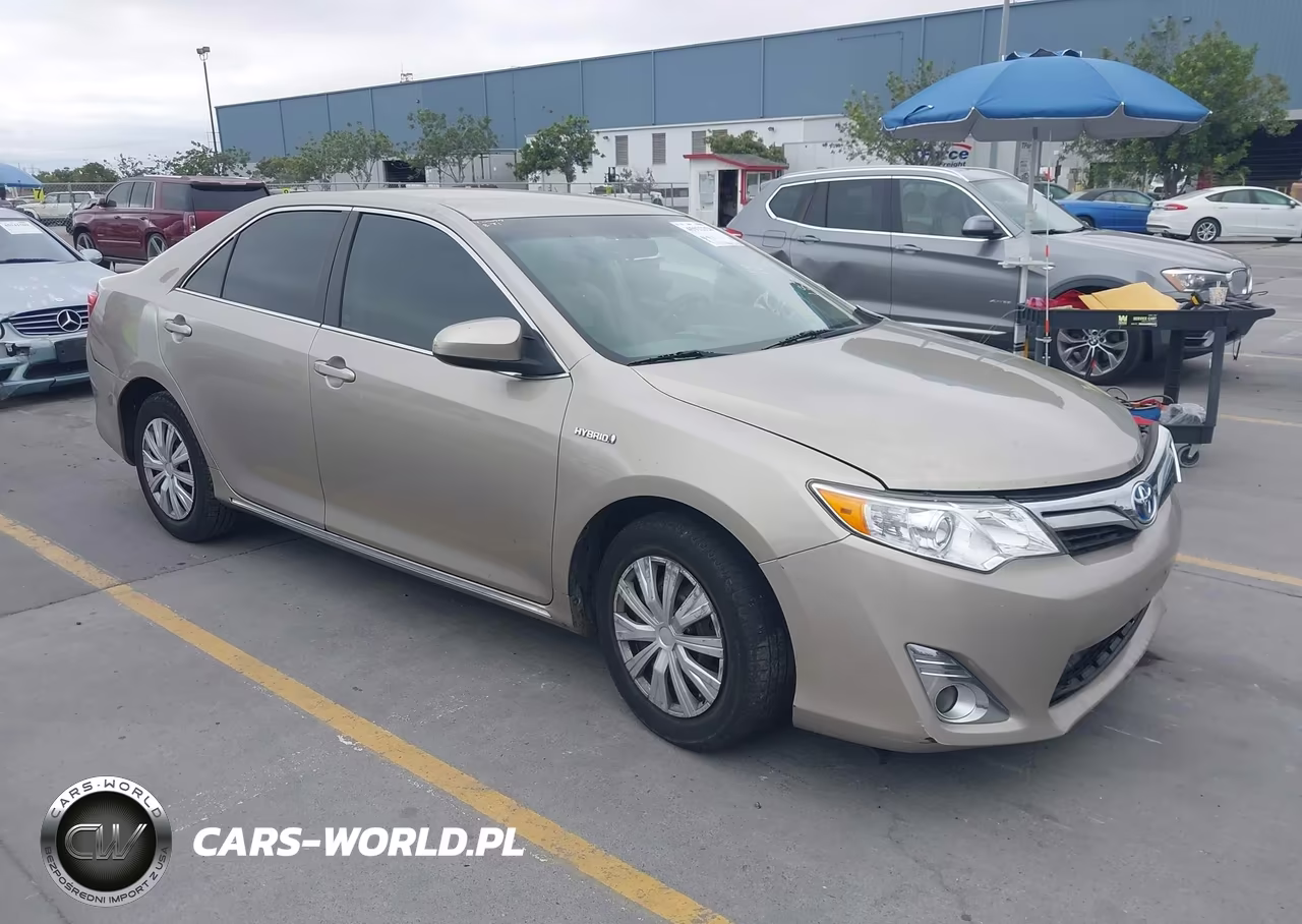 2014 Toyota Camry Hybrid Le – zdjęcie 1 z 16