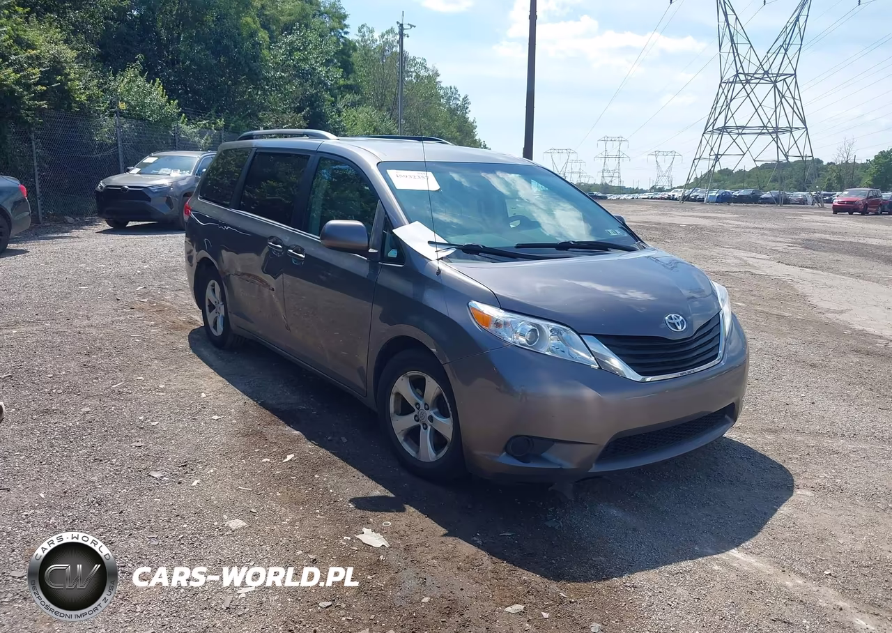 2011 Toyota Sienna Le V6 – zdjęcie 1 z 11