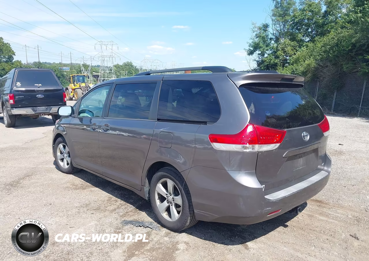 2011 Toyota Sienna Le V6 VIN:5TDKK3DC8BS085419 - 3