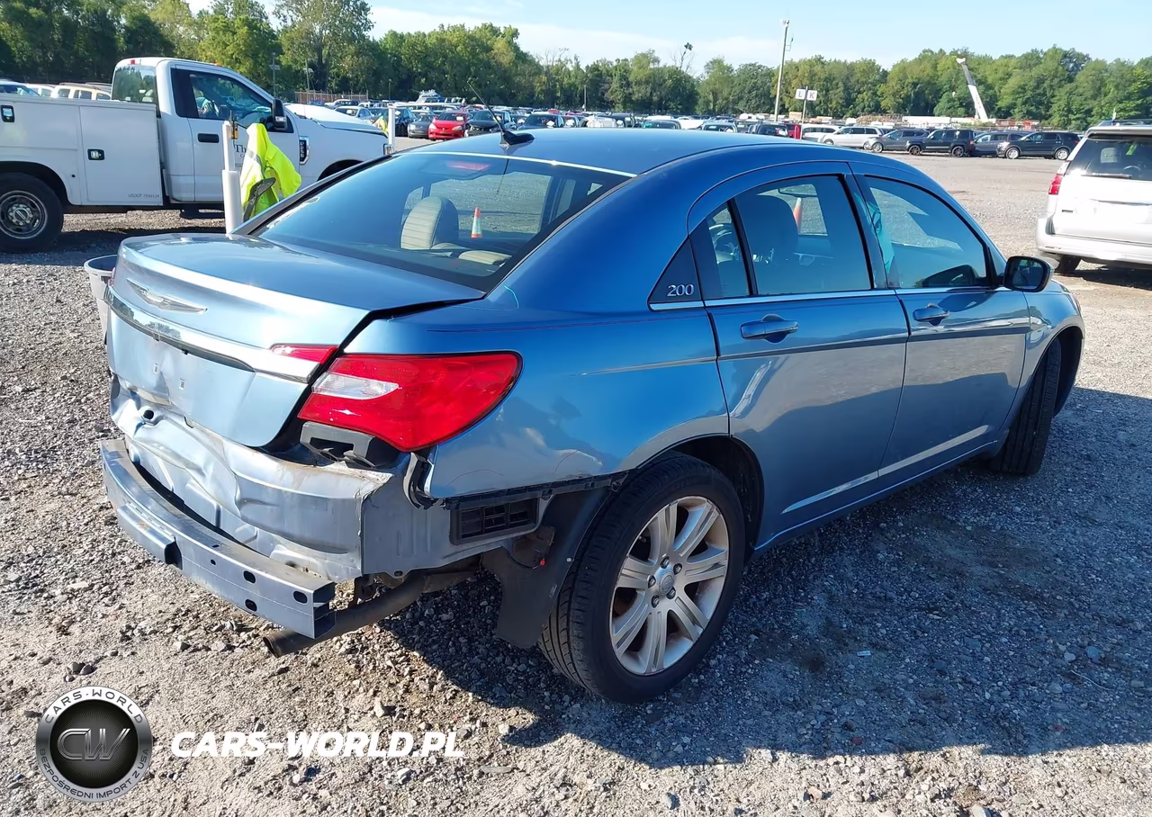 2011 Chrysler 200 Touring VIN:1C3BC1FB4BN612808 - 4
