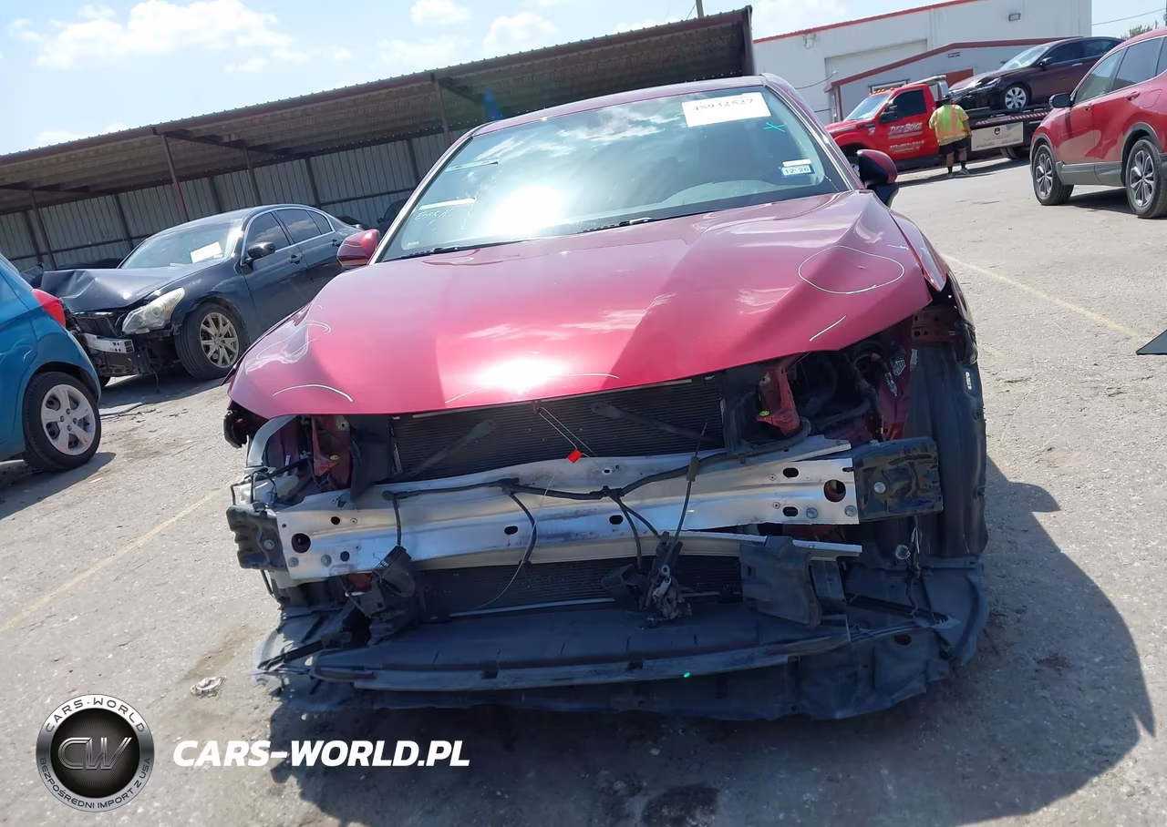 2020 Toyota Camry Le VIN:4T1C11AK3LU310152 - 12