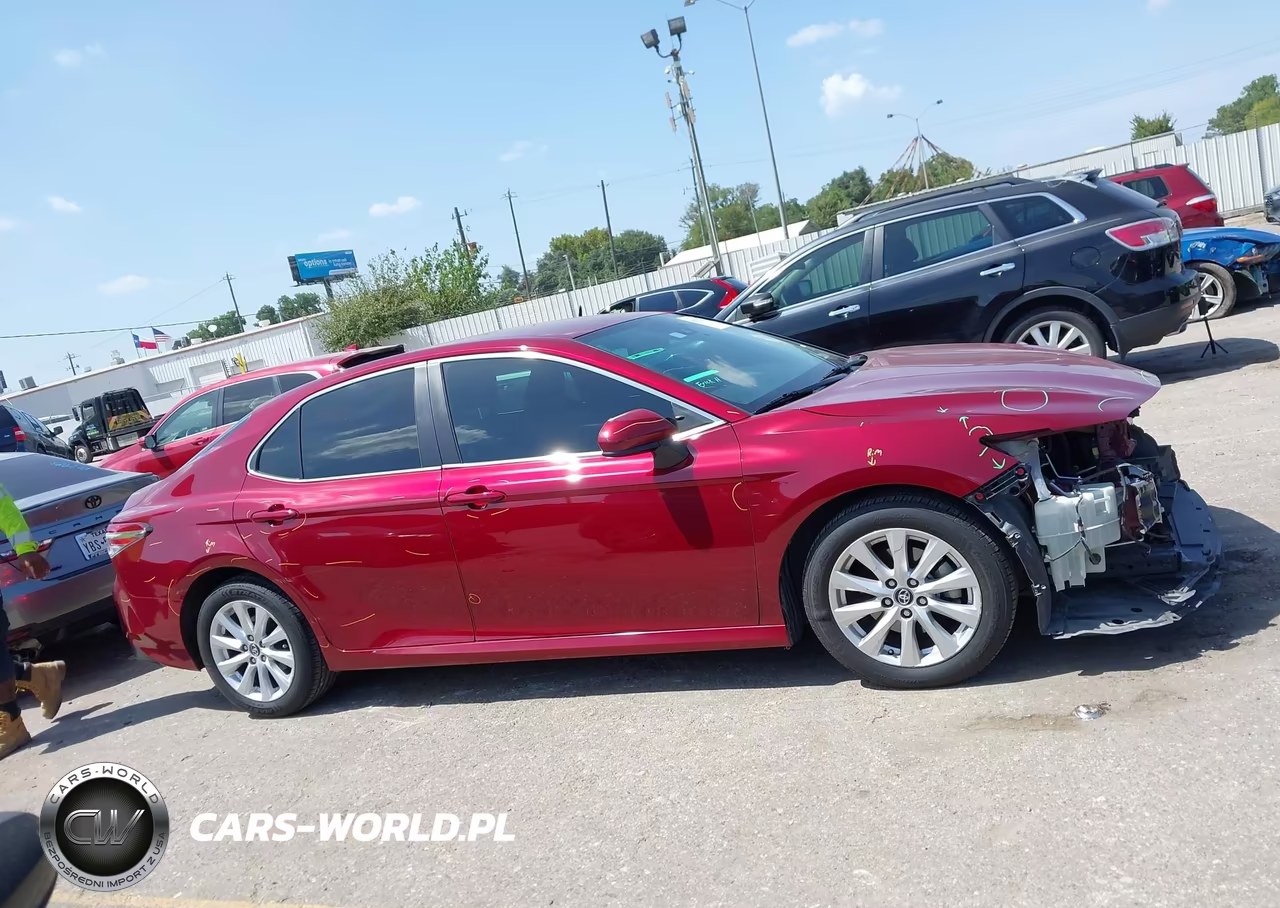 2020 Toyota Camry Le VIN:4T1C11AK3LU310152 - 13