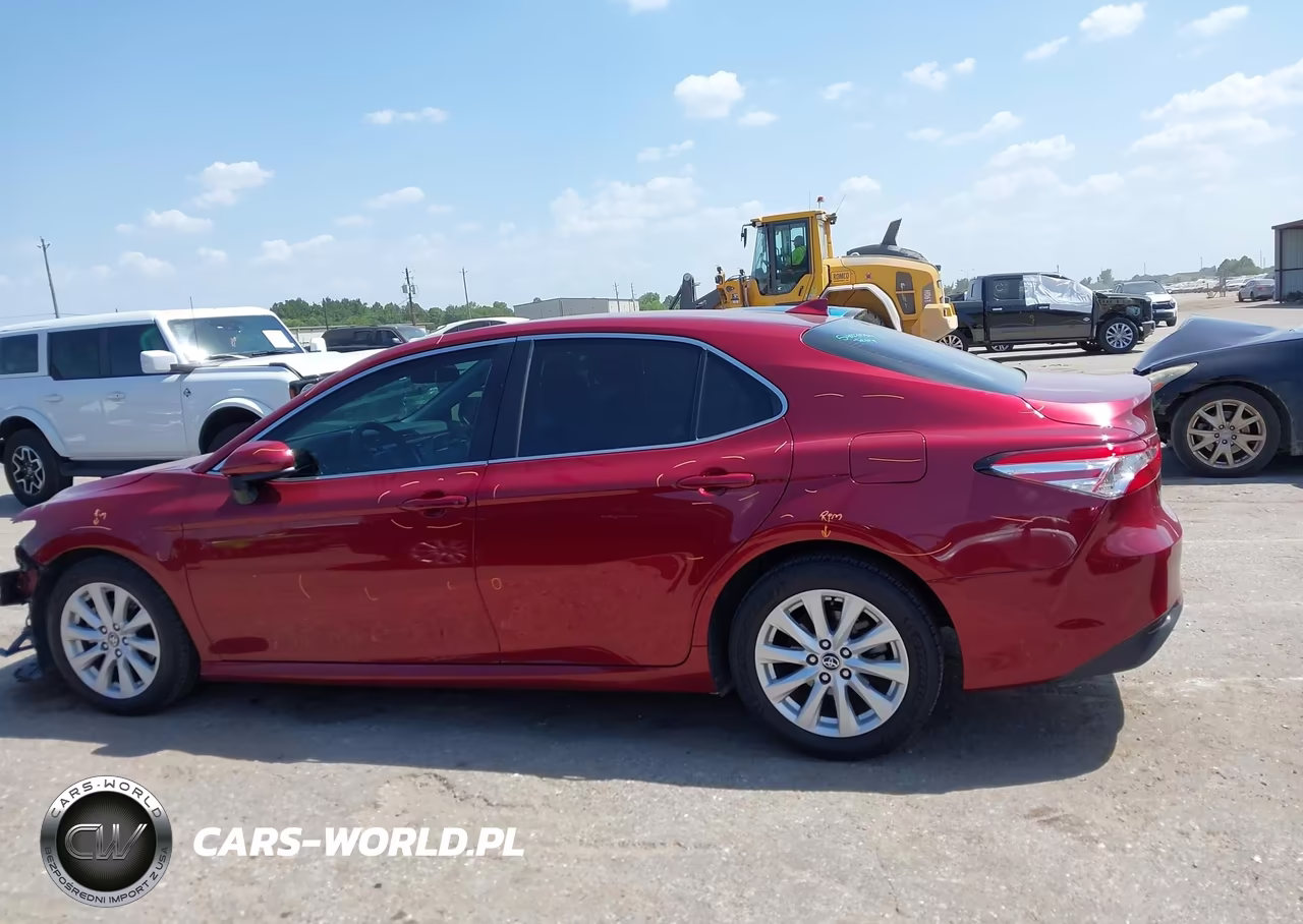 2020 Toyota Camry Le VIN:4T1C11AK3LU310152 - 14