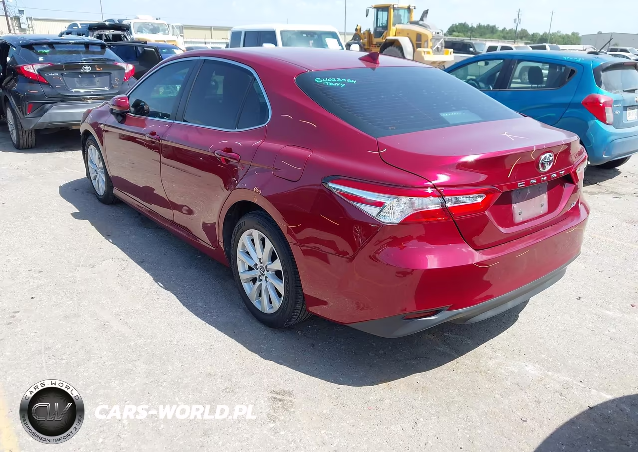 2020 Toyota Camry Le VIN:4T1C11AK3LU310152 - 3