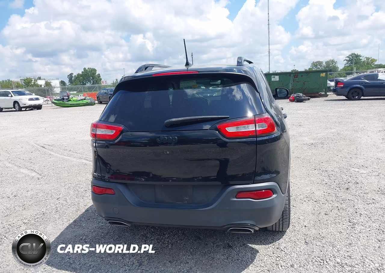 2018 Jeep Cherokee Latitude 4X4 VIN:1C4PJMCX2JD522621 - 17