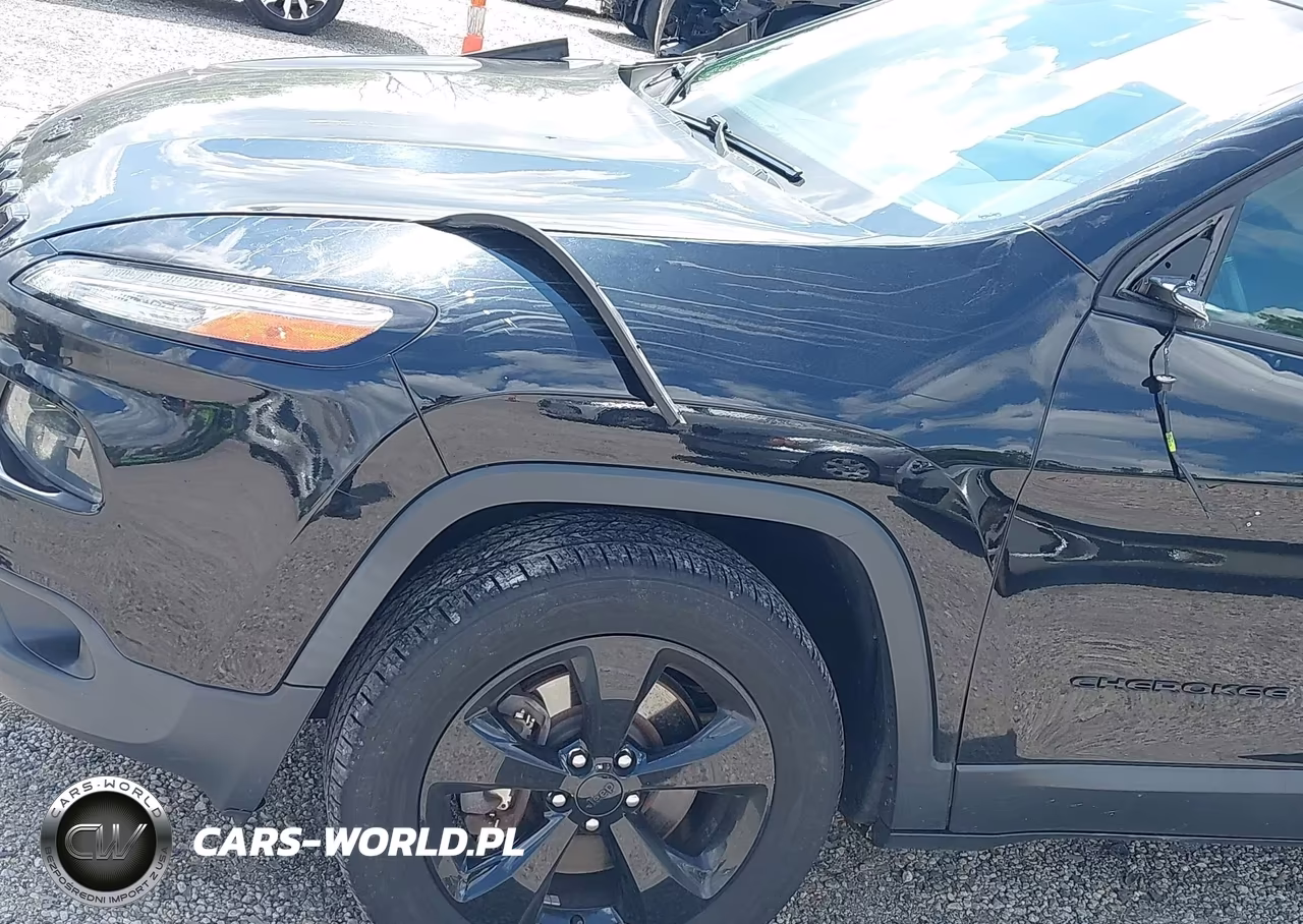 2018 Jeep Cherokee Latitude 4X4 VIN:1C4PJMCX2JD522621 - 18