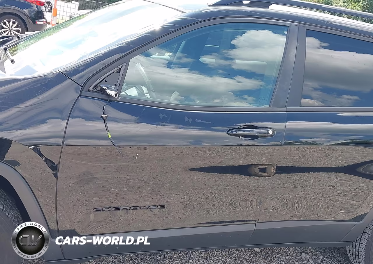 2018 Jeep Cherokee Latitude 4X4 VIN:1C4PJMCX2JD522621 - 19
