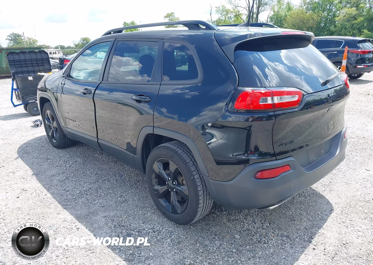 2018 Jeep Cherokee Latitude 4X4 VIN:1C4PJMCX2JD522621 - 3