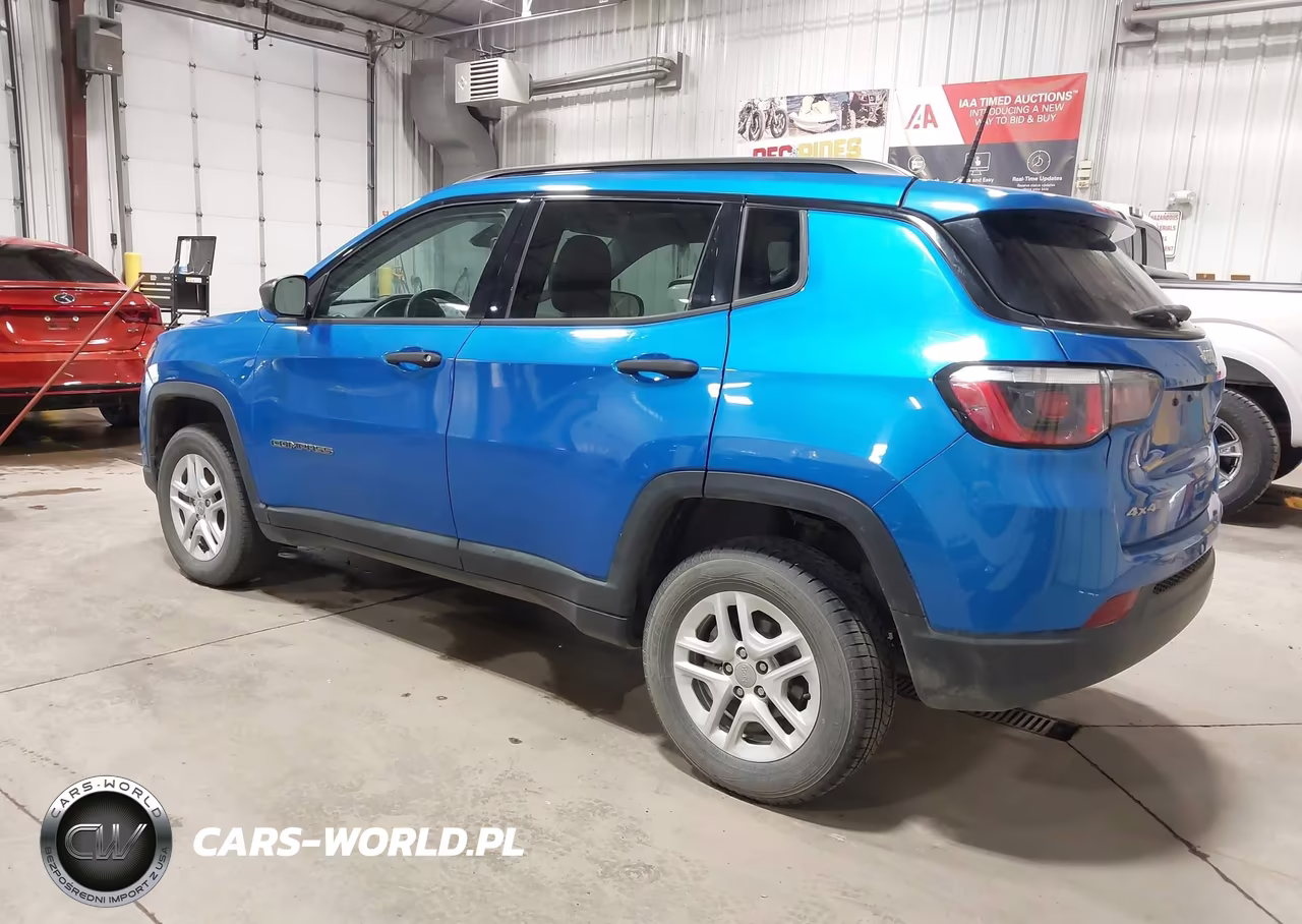 2018 Jeep Compass Sport 4X4 VIN:3C4NJDAB1JT392307 - 3