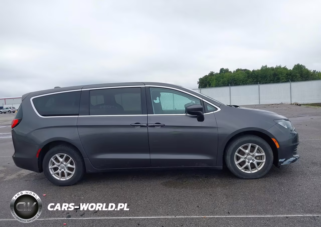 2017 Chrysler Pacifica Touring VIN:2C4RC1DG9HR531968 - 13