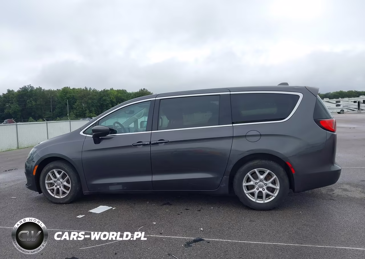 2017 Chrysler Pacifica Touring VIN:2C4RC1DG9HR531968 - 14