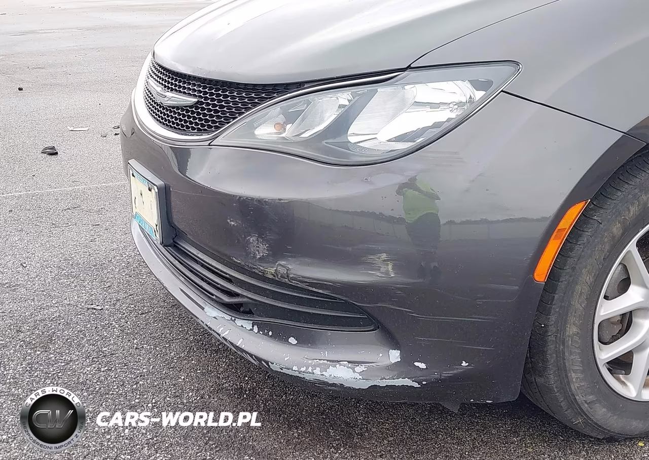 2017 Chrysler Pacifica Touring VIN:2C4RC1DG9HR531968 - 6