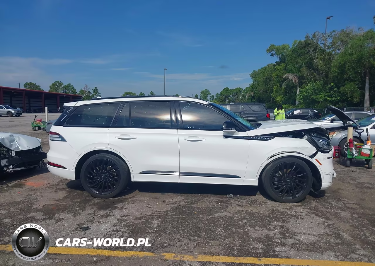 2023 Lincoln Aviator Reserve VIN:5LM5J7WC4PGL31929 - 13