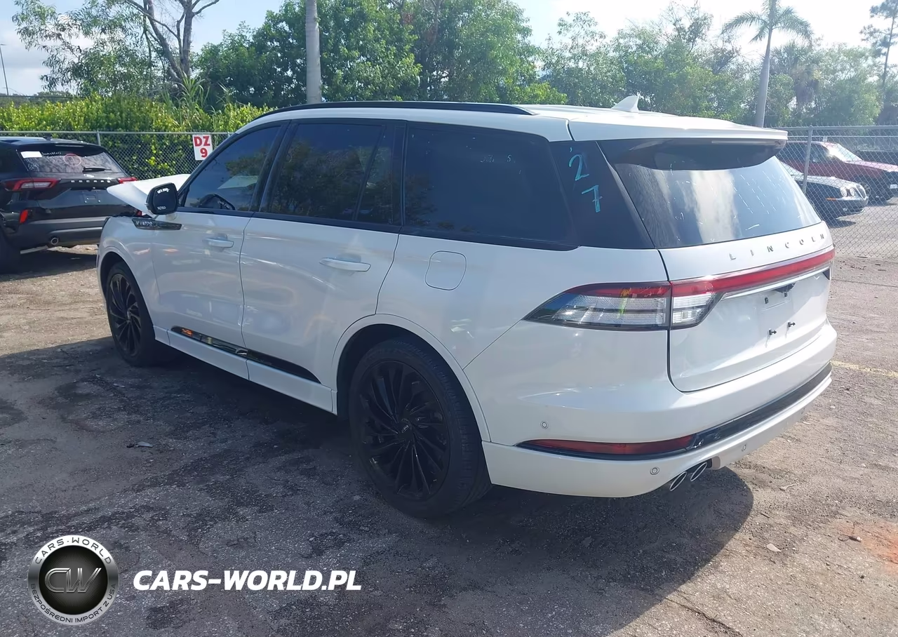 2023 Lincoln Aviator Reserve VIN:5LM5J7WC4PGL31929 - 3