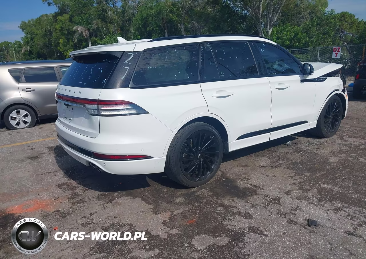 2023 Lincoln Aviator Reserve VIN:5LM5J7WC4PGL31929 - 4