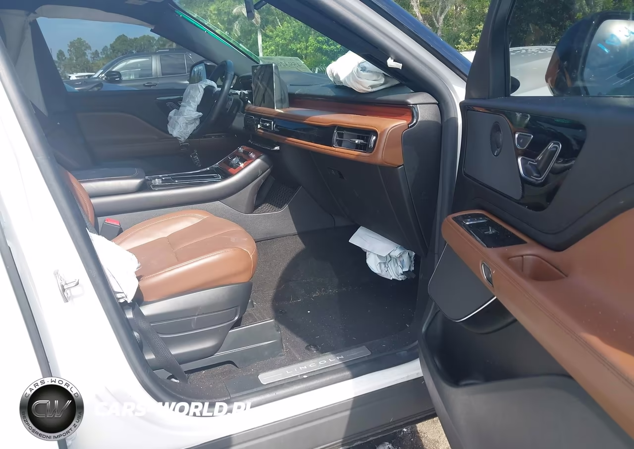 2023 Lincoln Aviator Reserve VIN:5LM5J7WC4PGL31929 - 5
