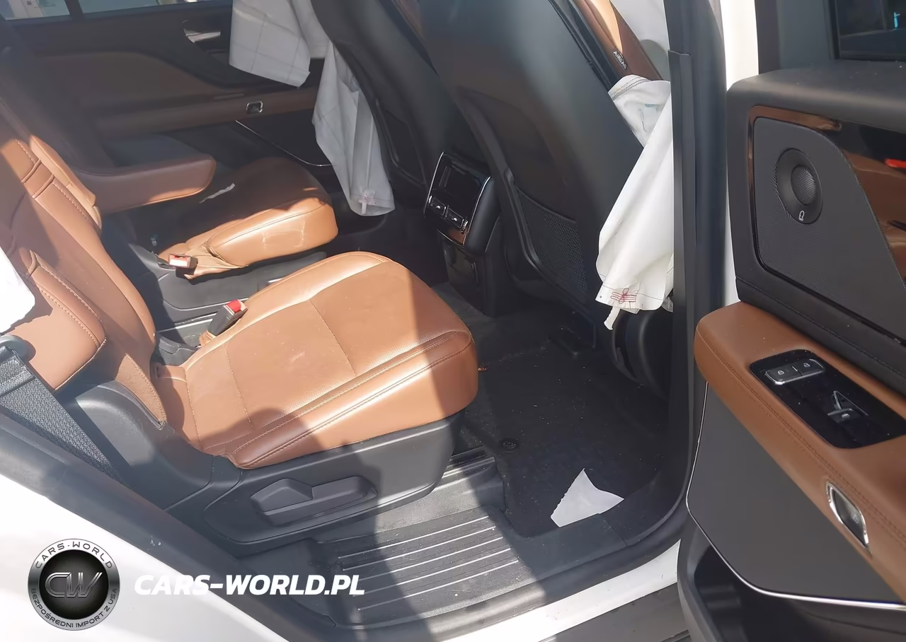 2023 Lincoln Aviator Reserve VIN:5LM5J7WC4PGL31929 - 8
