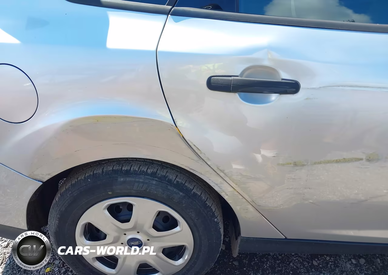 2018 Ford Focus S VIN:1FADP3E23JL277000 - 14