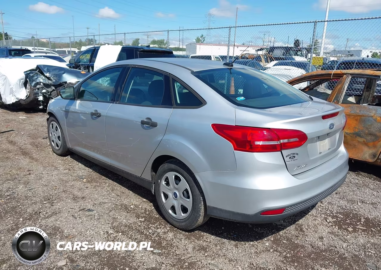 2018 Ford Focus S VIN:1FADP3E23JL277000 - 3