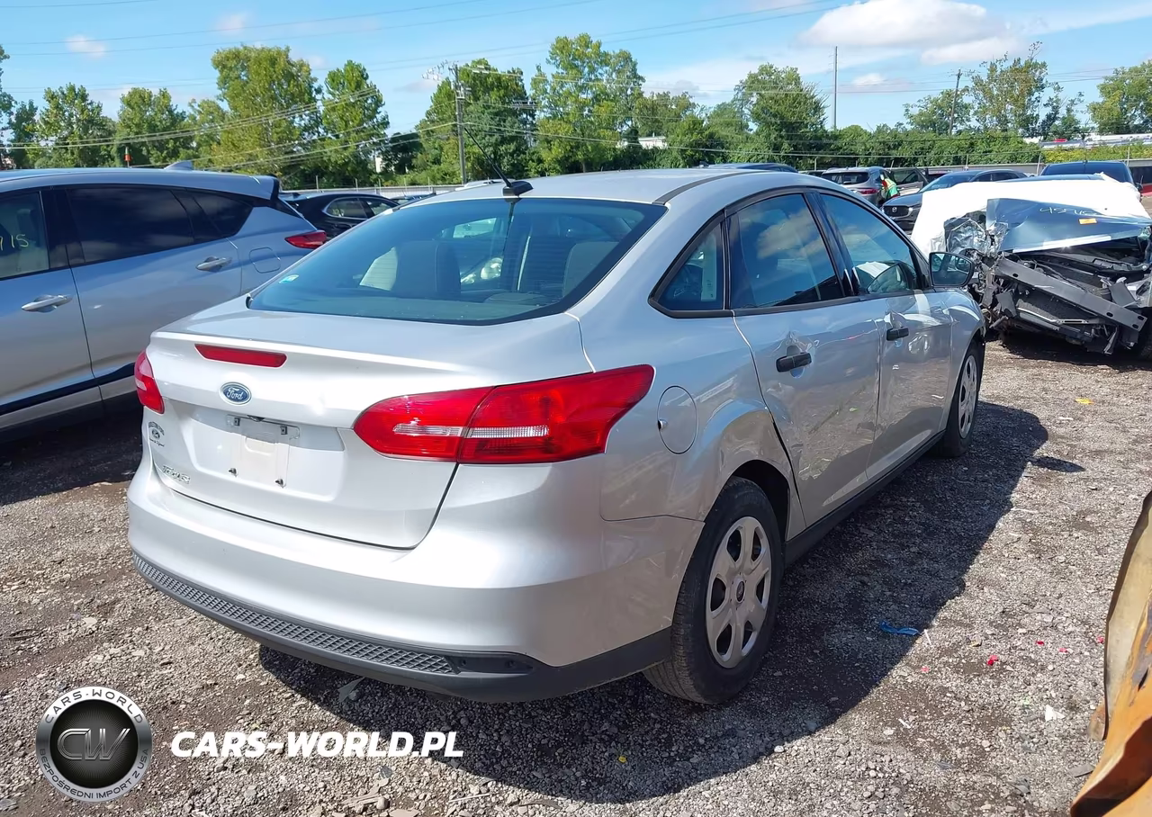 2018 Ford Focus S VIN:1FADP3E23JL277000 - 4
