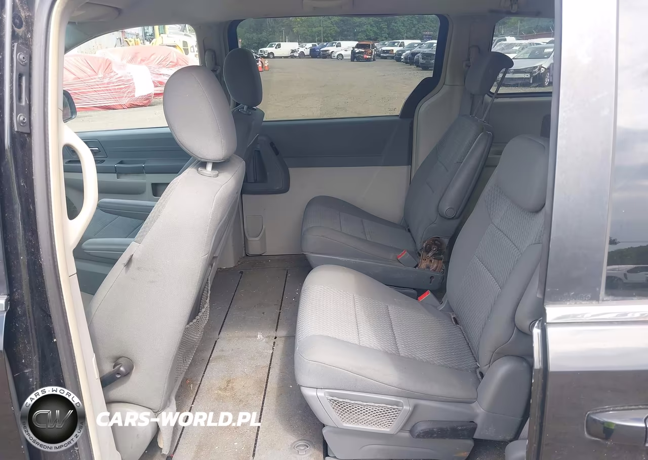 2009 Chrysler Town & Country Lx VIN:2A8HR44E89R606910 - 8