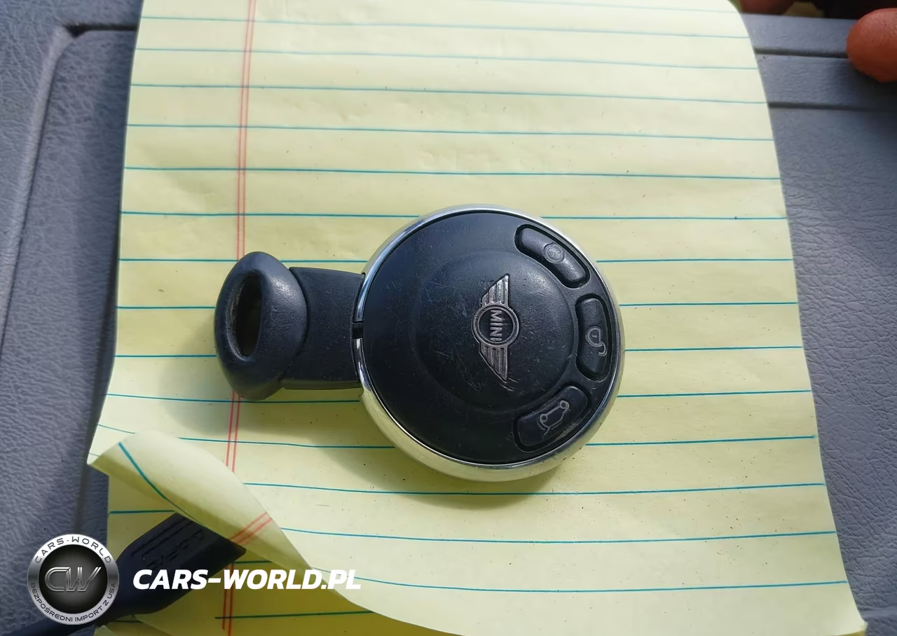 2007 Mini Cooper S VIN:WMWMF73527TT86068 - 11