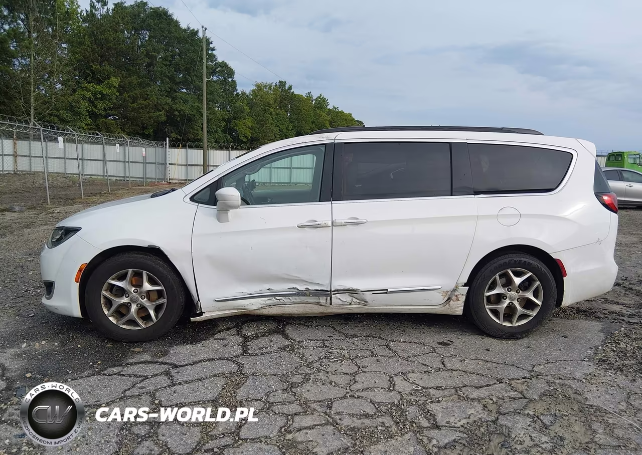 2017 Chrysler Pacifica Touring-L VIN:2C4RC1BG2HR831404 - 14